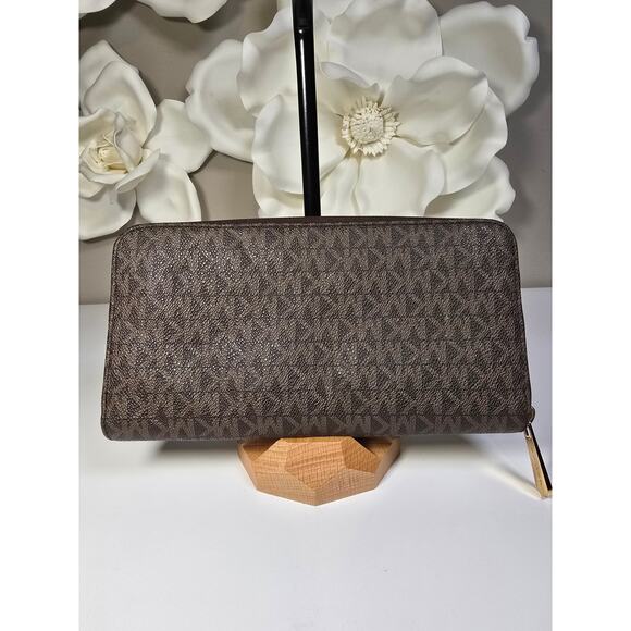 Michael Kors Jet Set Travel Large Logo Continental Wallet - Picture 2 of 5